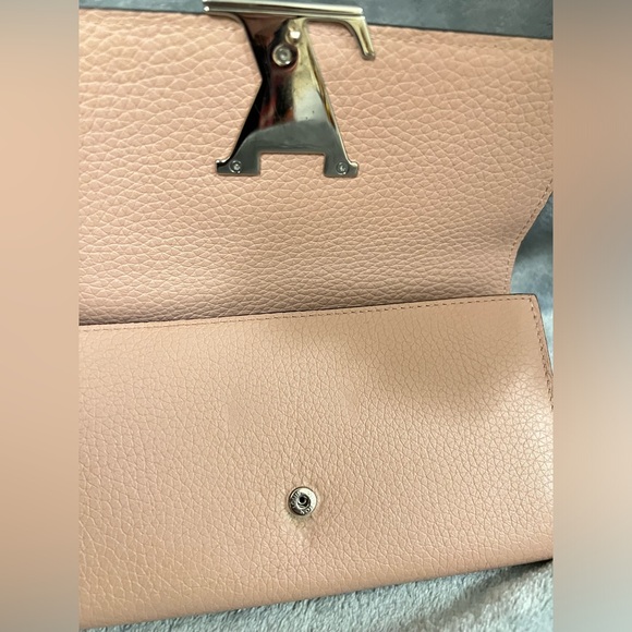 LOUIS VUITTON CAPUCINES WALLET - Picture 8 of 17